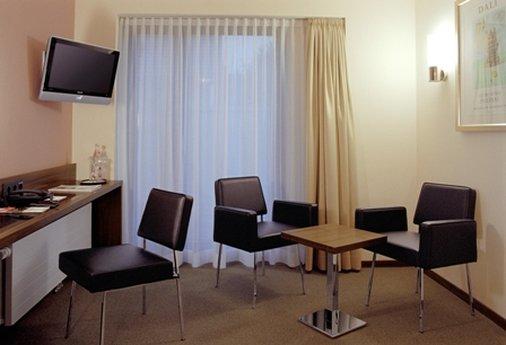 Venusberghotel Бон Ресторант снимка