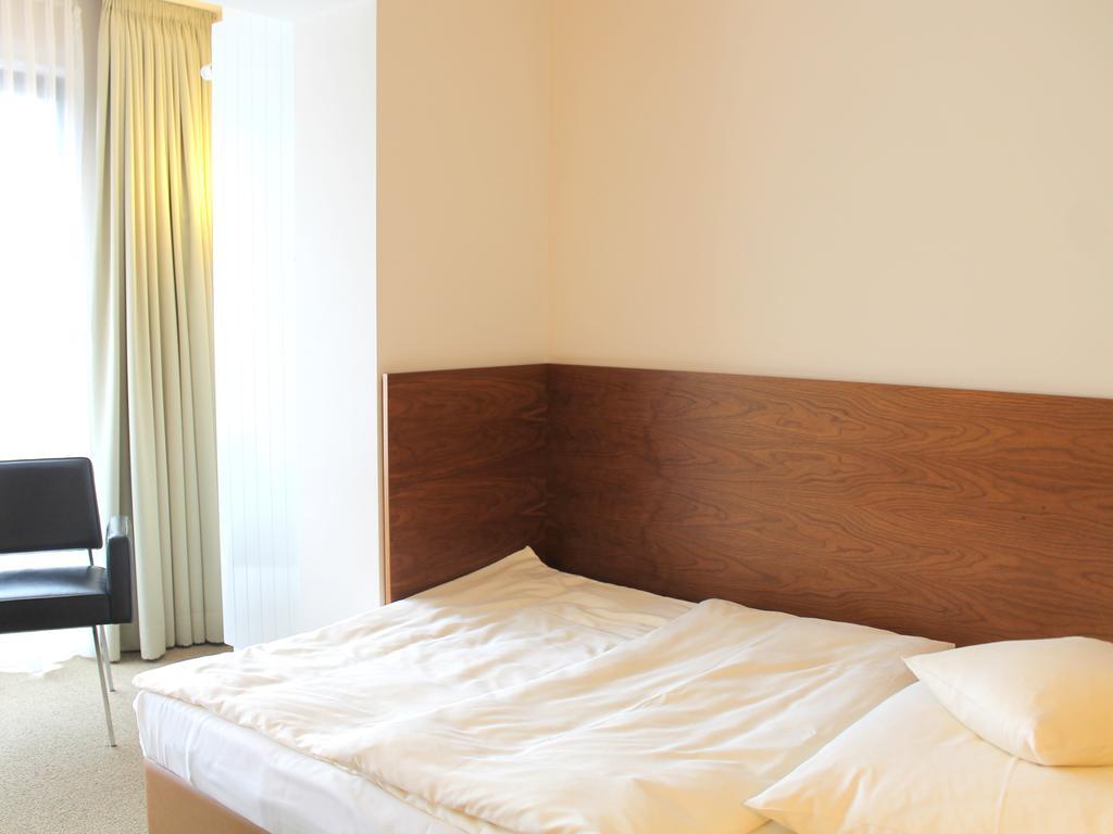 Venusberghotel Бон Екстериор снимка